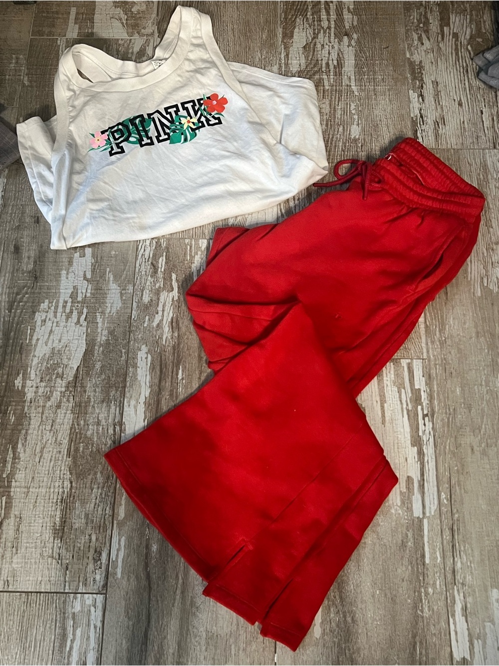 VGUC!VS PINK 2-Pc Sz-S!Red SplitHem Flare Sweats&WhiteFloral Cotton Keyhole Tank